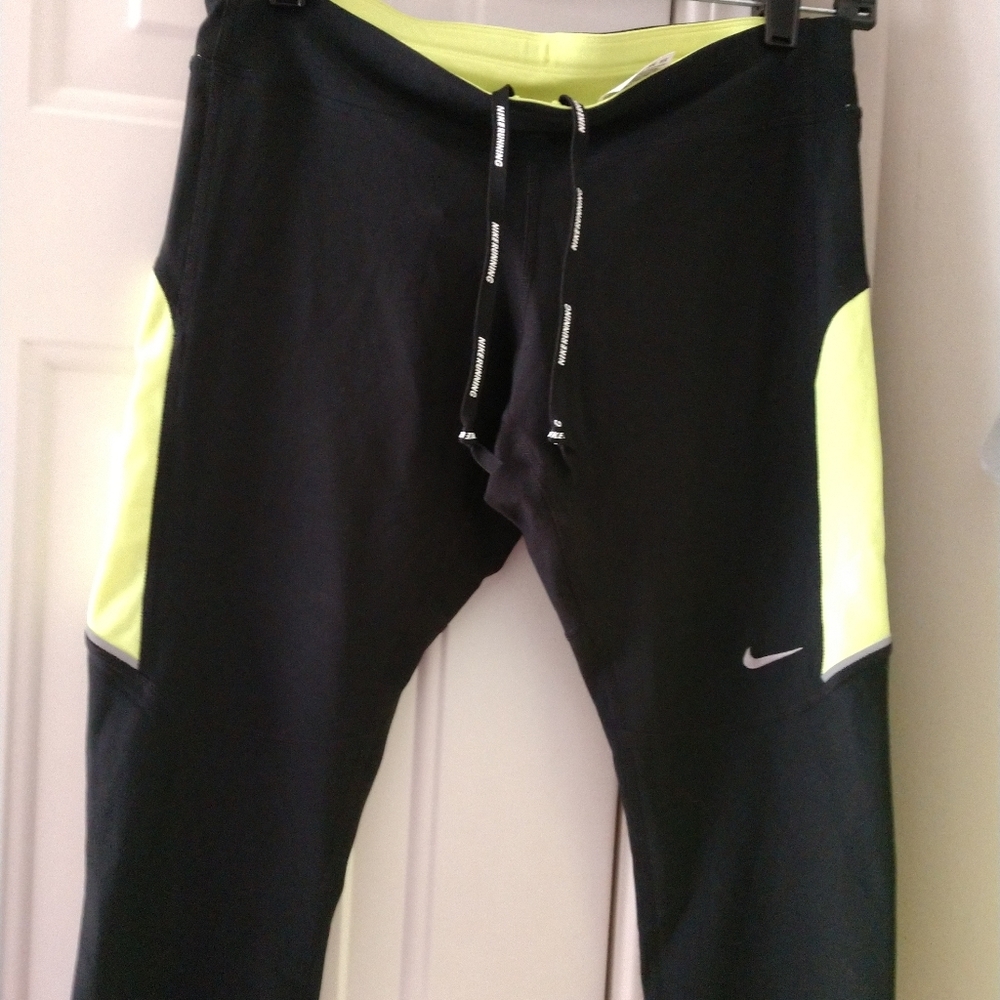 🏃‍♀️NIKE DRI FIT WORKOUT CAPRI